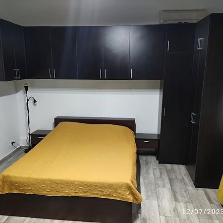 Christie'S 2 Central Apartment Bucureşti Exterior foto