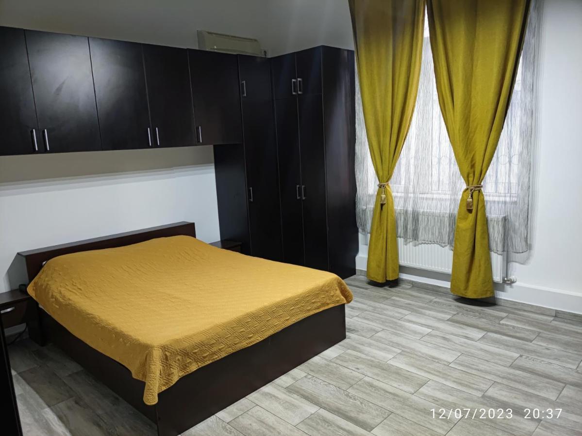 Christie'S 2 Central Apartment Bucureşti Exterior foto