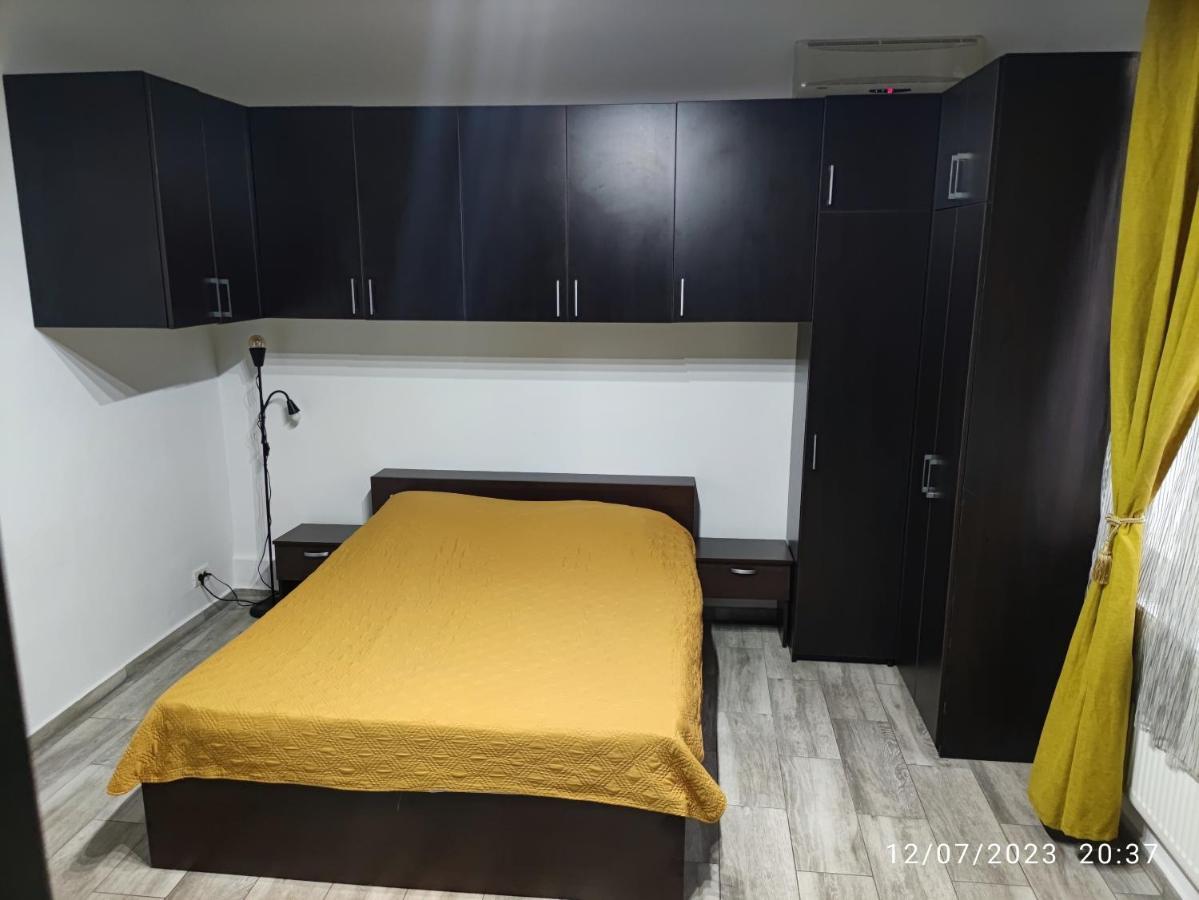 Christie'S 2 Central Apartment Bucureşti Exterior foto